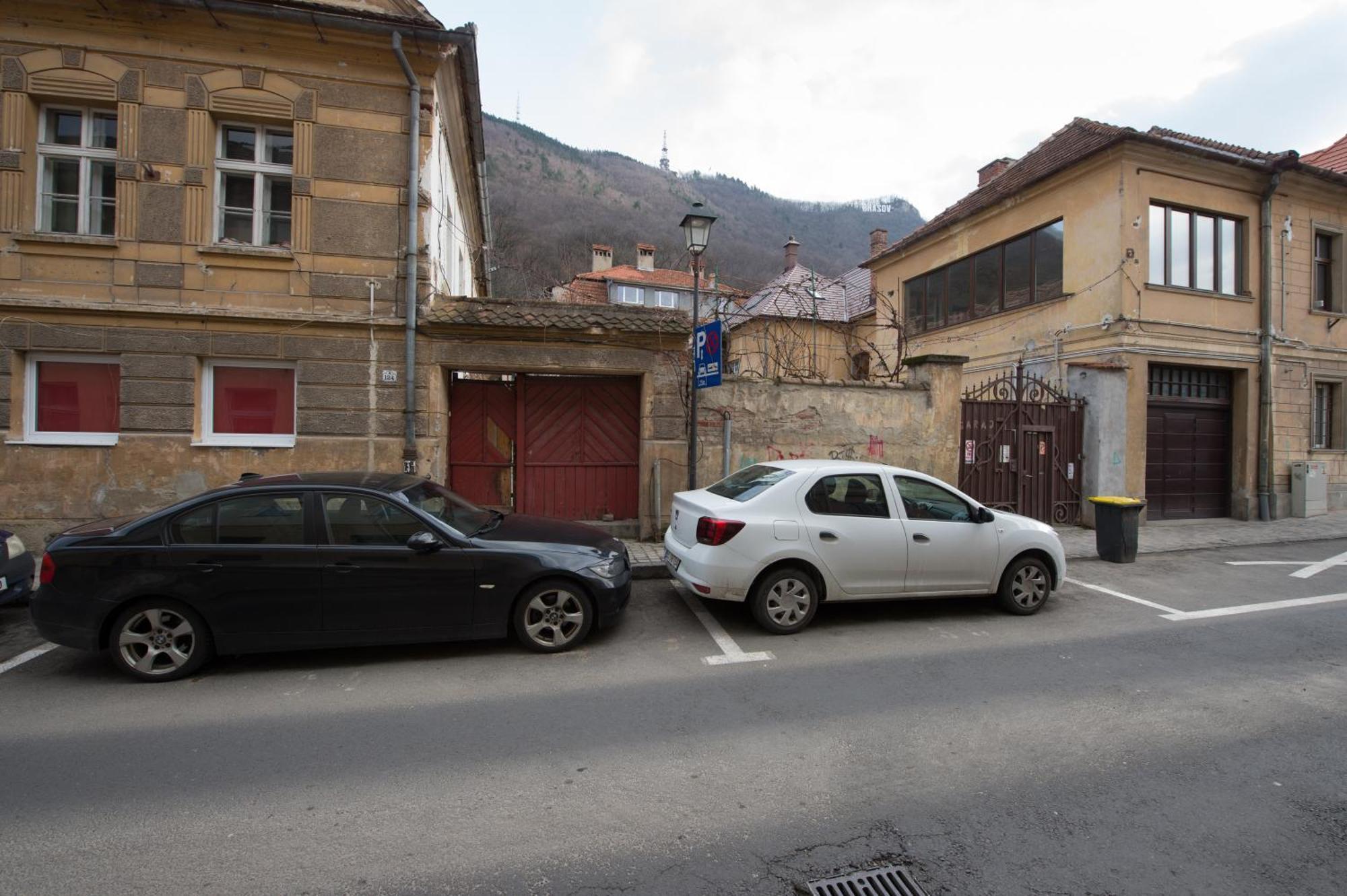 Апартаменты Charming Old Town Flat With Mountain View Брашов Экстерьер фото